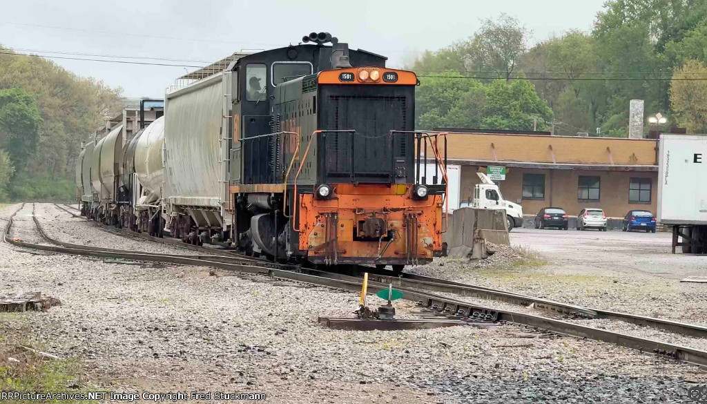 AB 1501 with freight for Barberton.